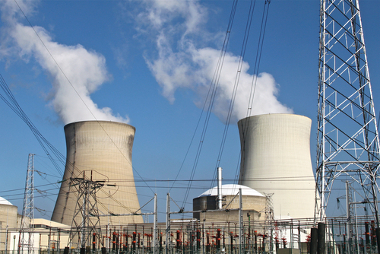 Imagem externa de uma usina nuclear
